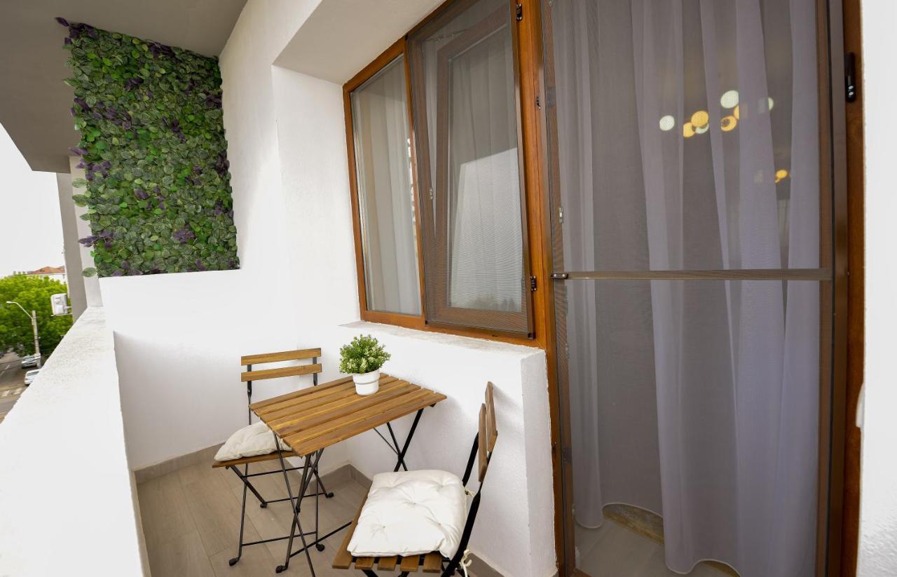 Sofia Cozy Apartment - Underground Private Parking Bucarest Exterior foto