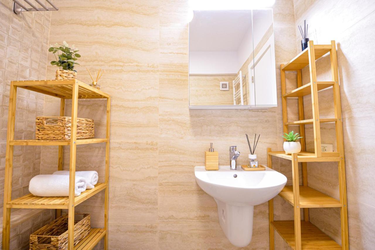 Sofia Cozy Apartment - Underground Private Parking Bucarest Exterior foto